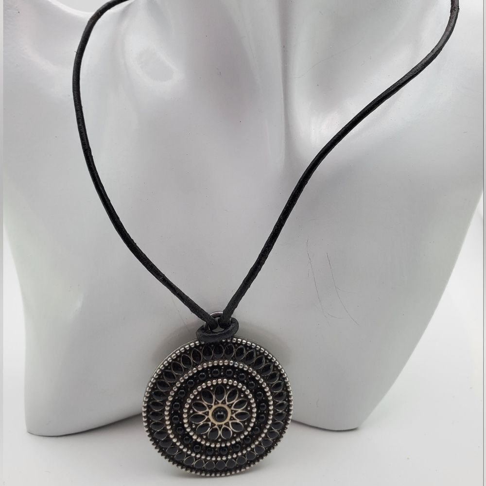 Nine west‎ Bohotusk shield amulet necklace N0818